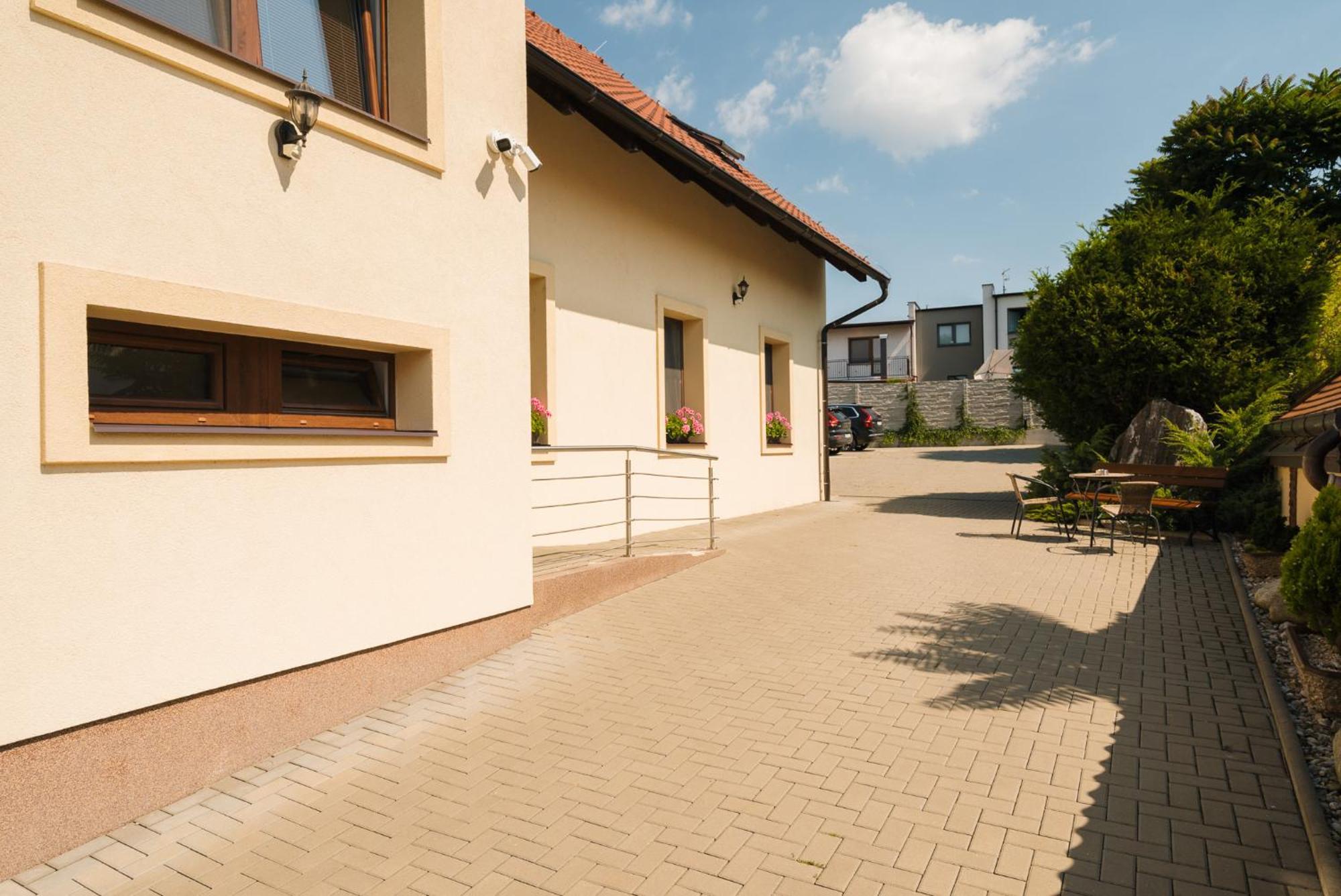 Penzion Sezemice Exterior foto